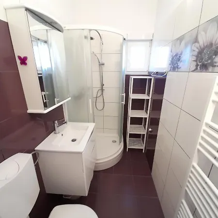 Appartement Perica And Perica With Separate Entrance