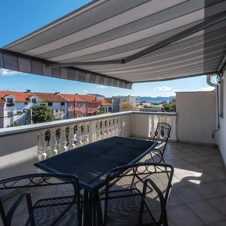 Apartment Perica And Perica With Separate Entrance Zadar