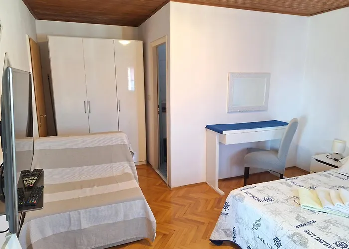 Perica And Perica With Separate Entrance Zadar